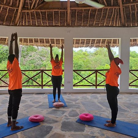 Bed and Breakfast Diani Yoga Barn Укунда Экстерьер фото