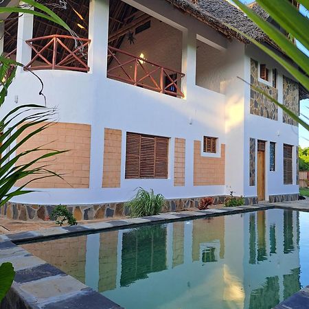 Bed and Breakfast Diani Yoga Barn Укунда Экстерьер фото