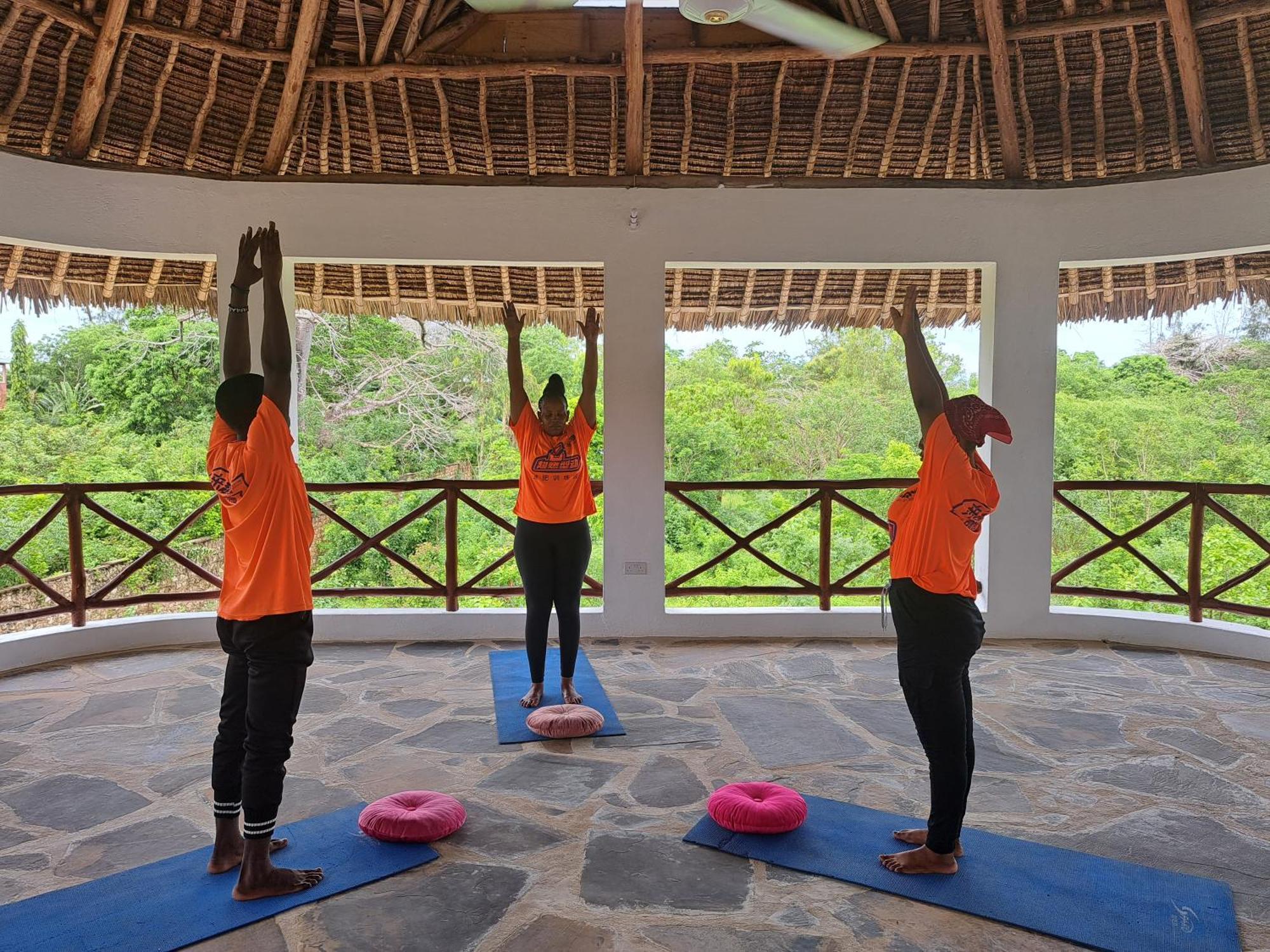 Bed and Breakfast Diani Yoga Barn Укунда Экстерьер фото