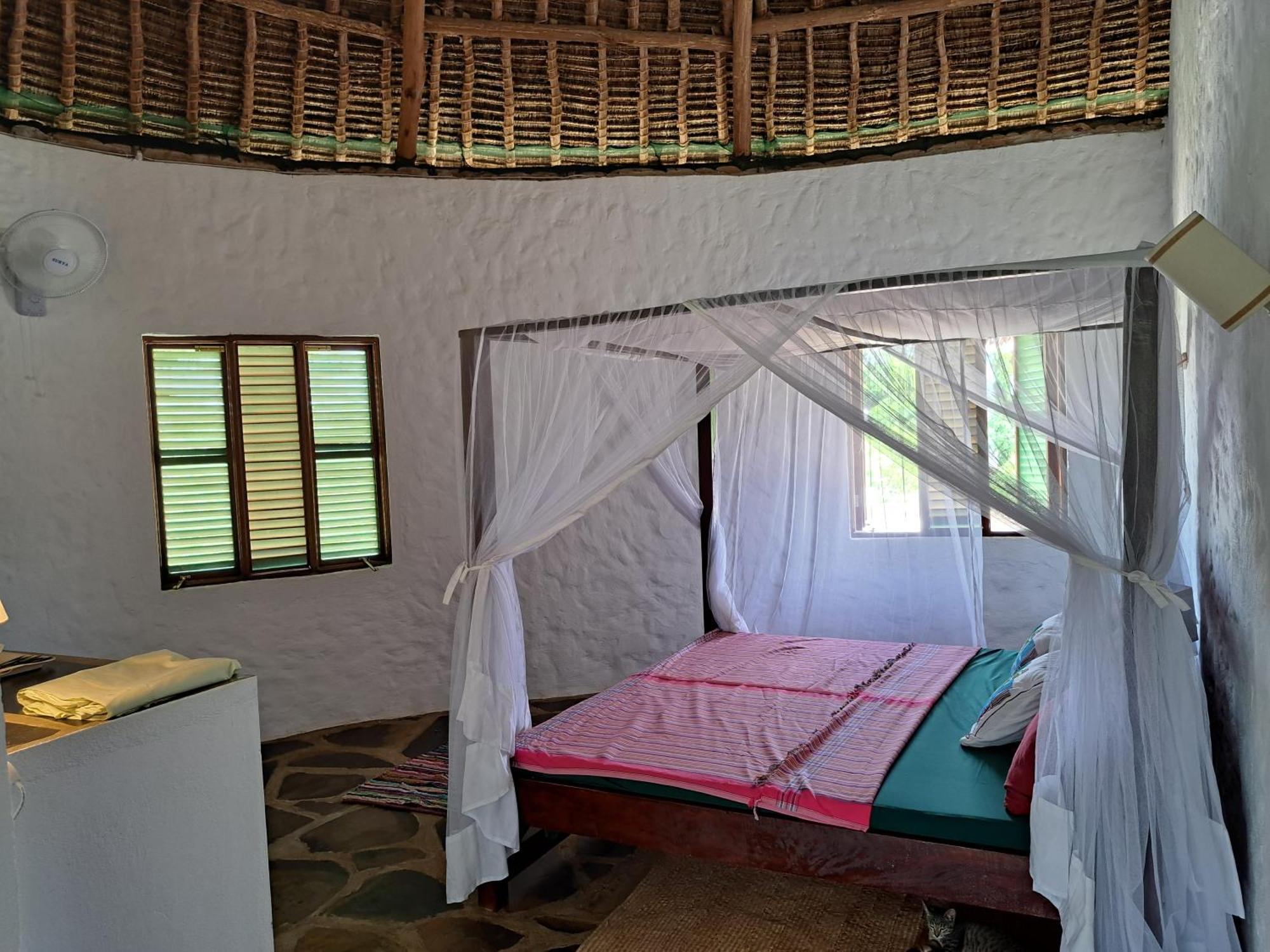 Bed and Breakfast Diani Yoga Barn Укунда Экстерьер фото