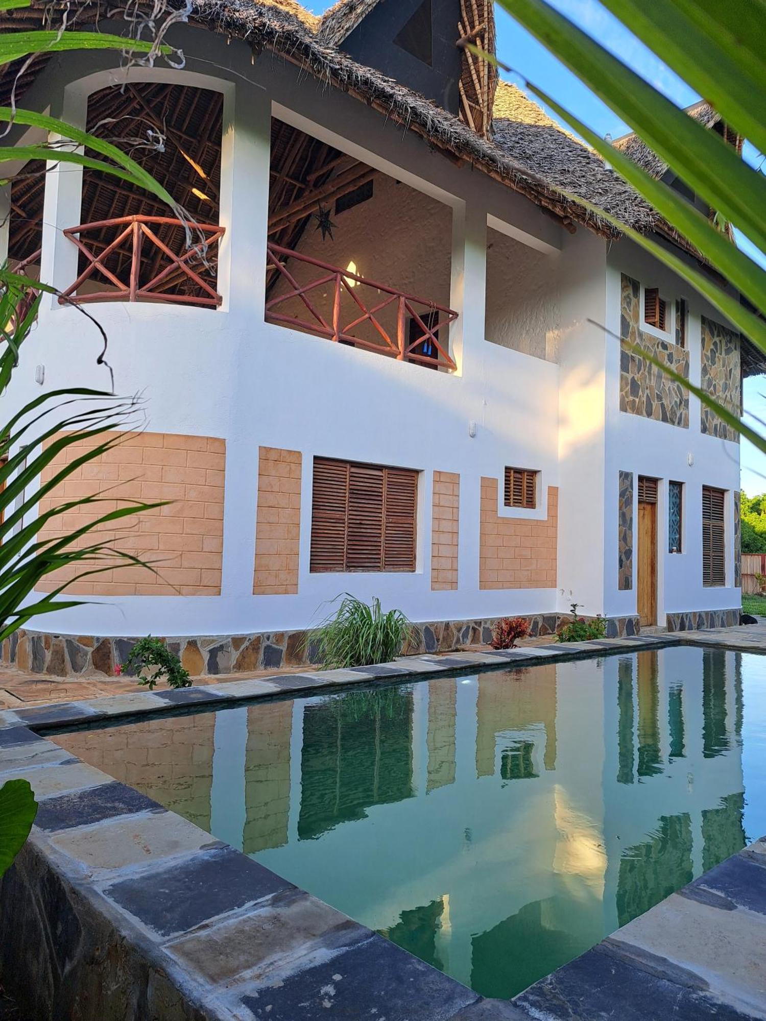 Bed and Breakfast Diani Yoga Barn Укунда Экстерьер фото