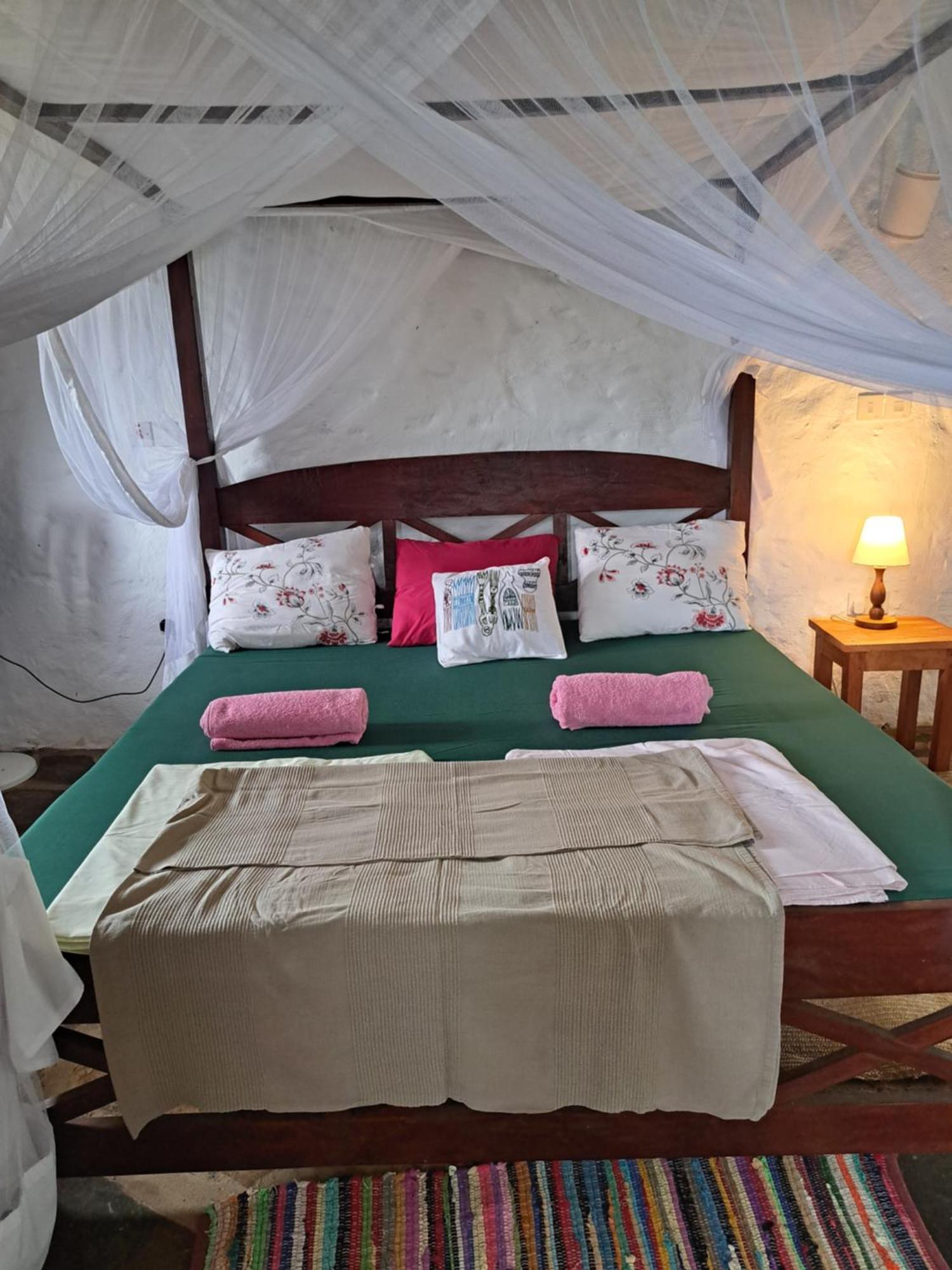Bed and Breakfast Diani Yoga Barn Укунда Экстерьер фото