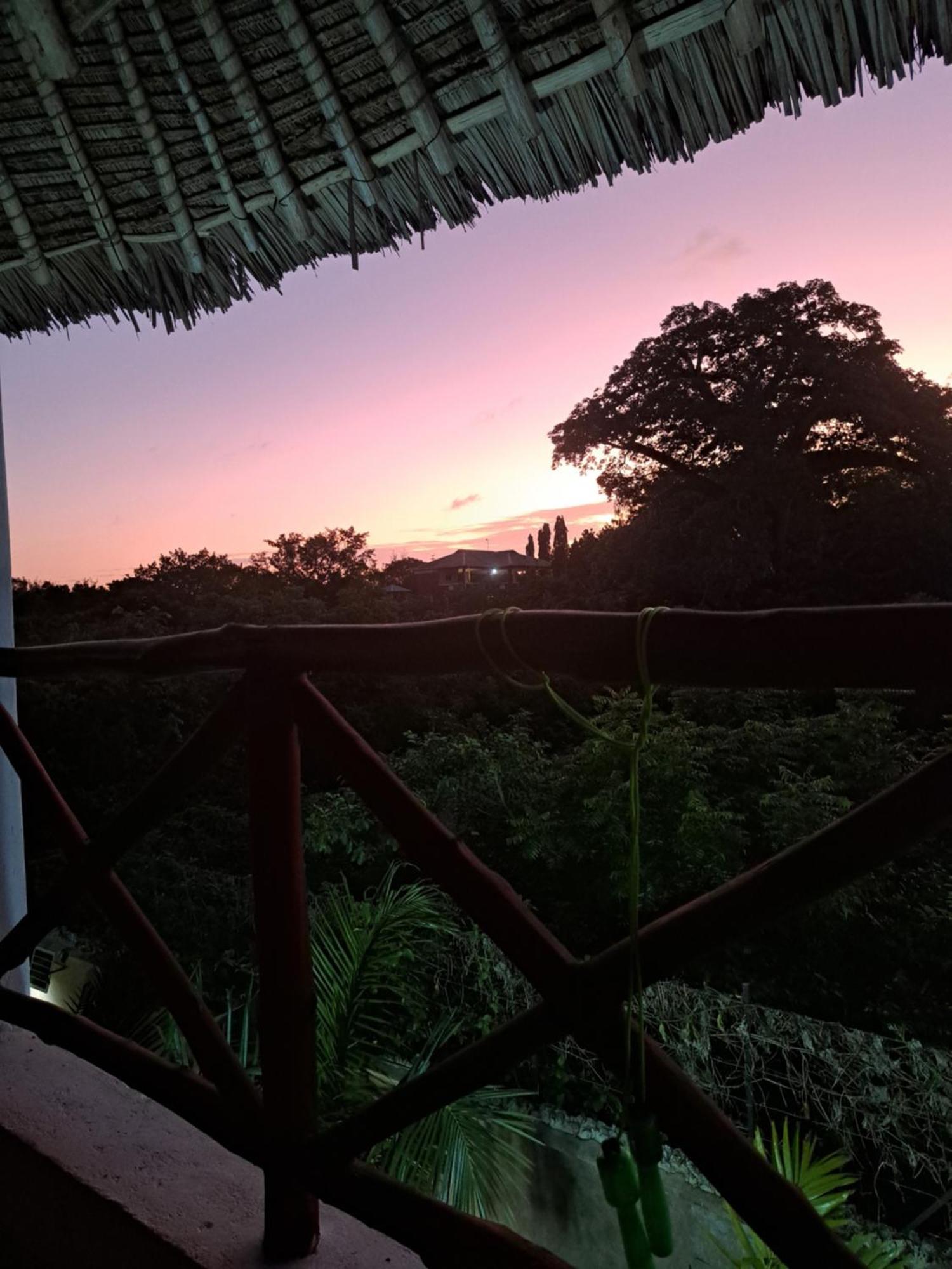 Bed and Breakfast Diani Yoga Barn Укунда Номер фото
