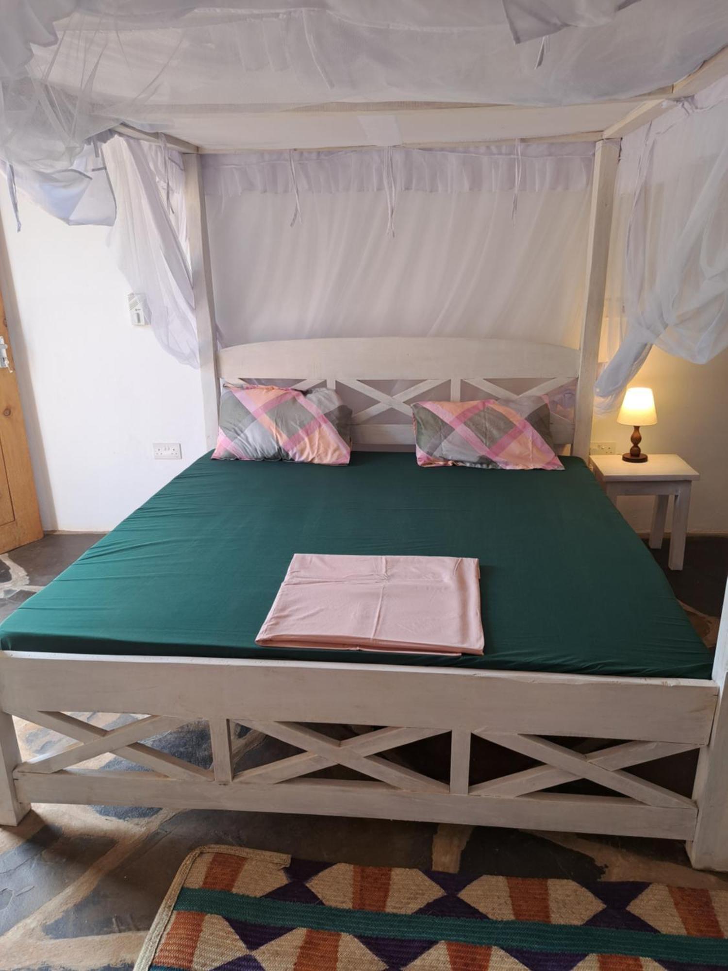 Bed and Breakfast Diani Yoga Barn Укунда Экстерьер фото