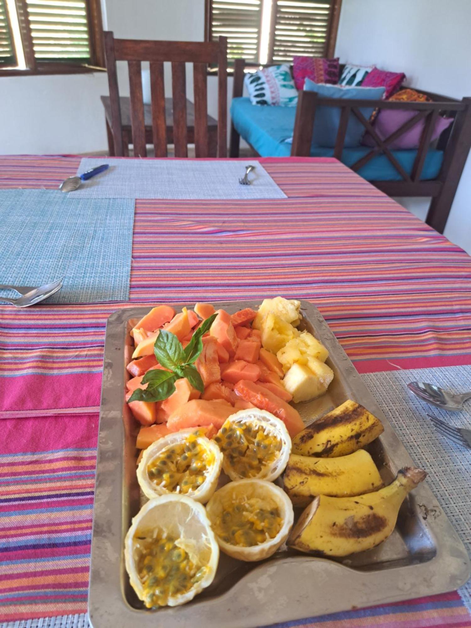Bed and Breakfast Diani Yoga Barn Укунда Экстерьер фото