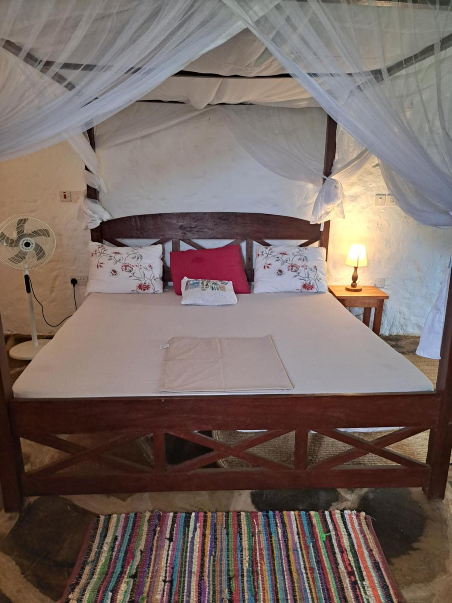 Bed and Breakfast Diani Yoga Barn Укунда Экстерьер фото