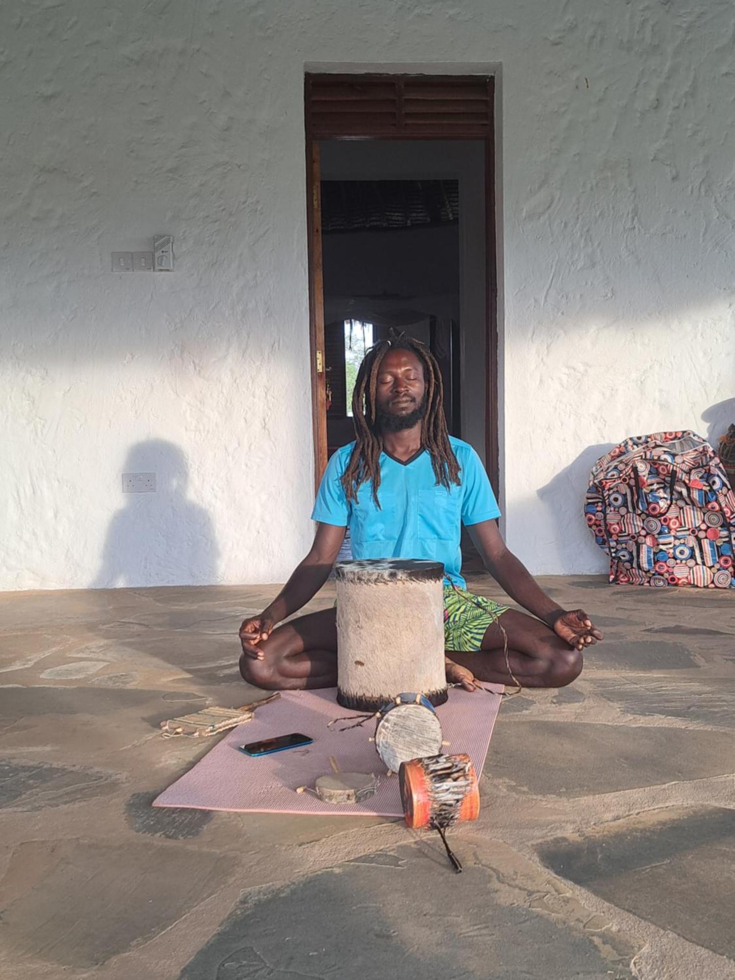 Bed and Breakfast Diani Yoga Barn Укунда Экстерьер фото