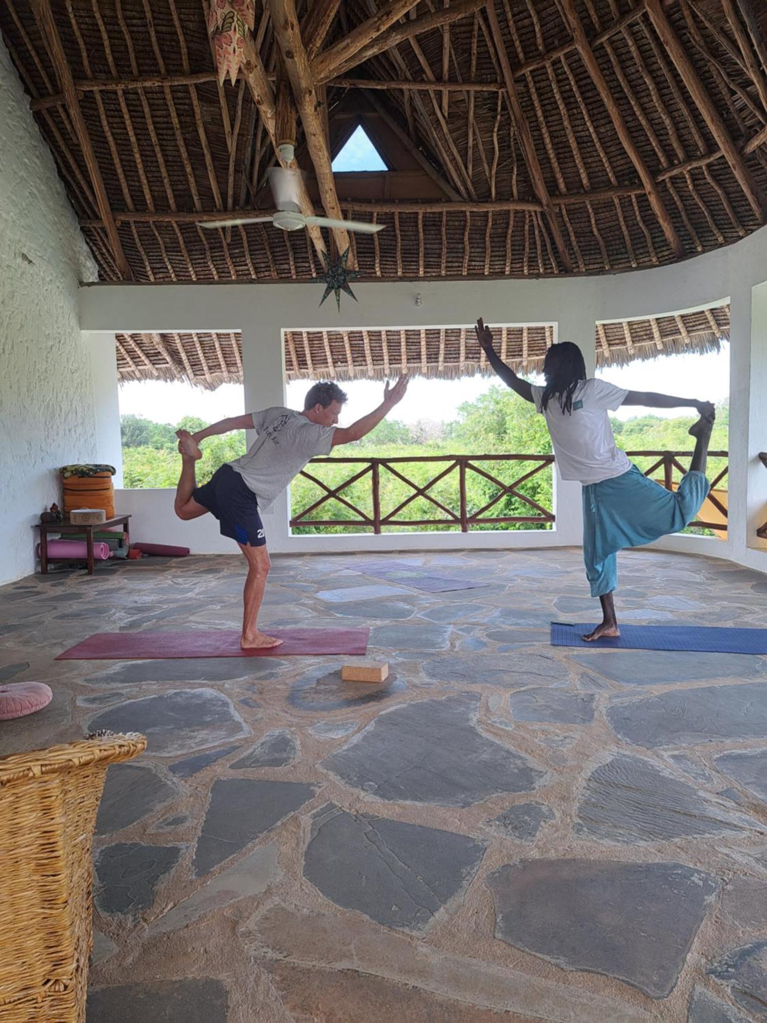 Bed and Breakfast Diani Yoga Barn Укунда Экстерьер фото