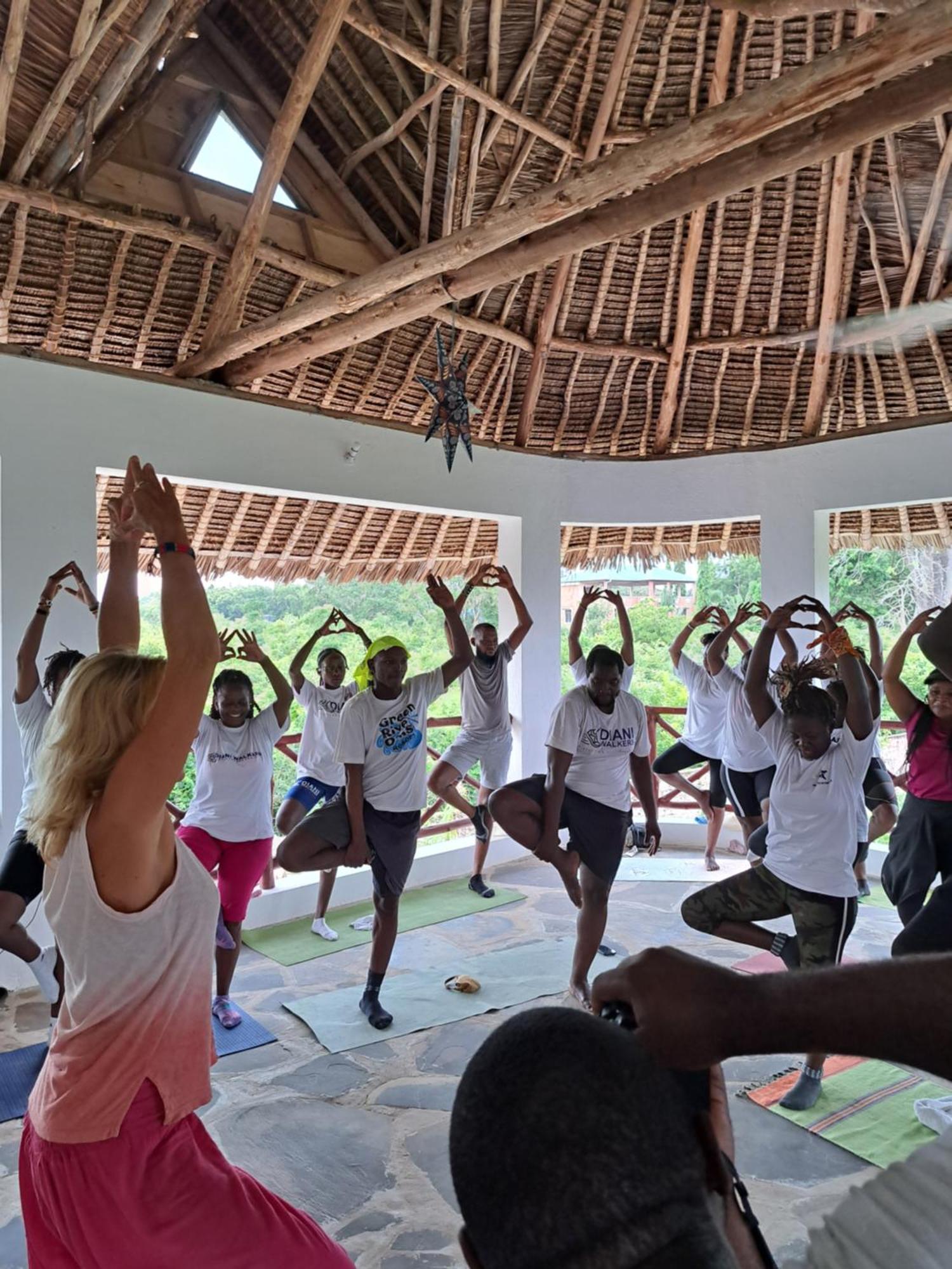 Bed and Breakfast Diani Yoga Barn Укунда Экстерьер фото