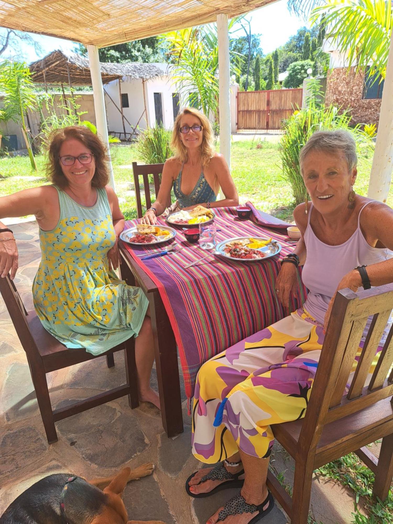 Bed and Breakfast Diani Yoga Barn Укунда Экстерьер фото